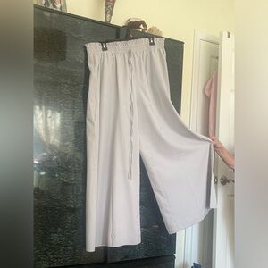 Elegant Women's Wide-Leg Palazzo Pants in Light Gray